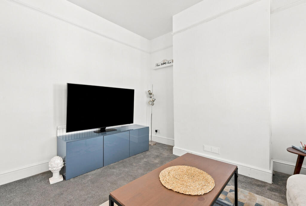Apartment in Southend-on-Sea - View 4
