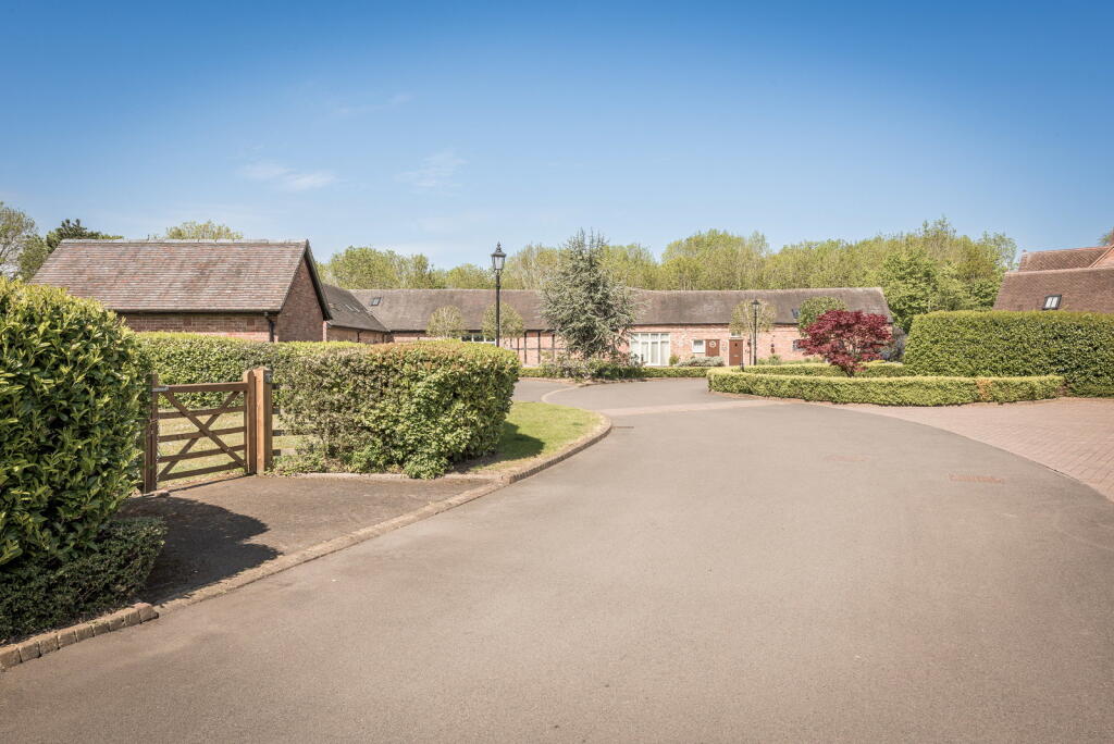 Main image of property: Country Park View,Sutton Coldfield,B76 1TE