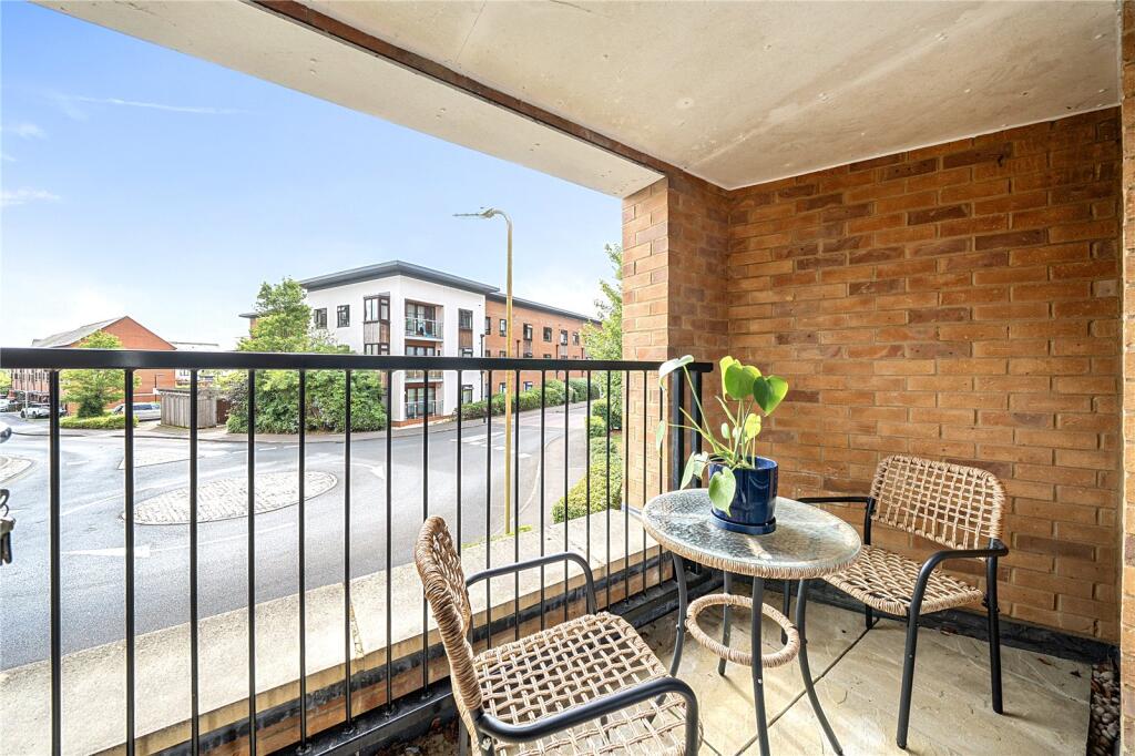 Apartment in Basingstoke and Deane, Rooksdown - More