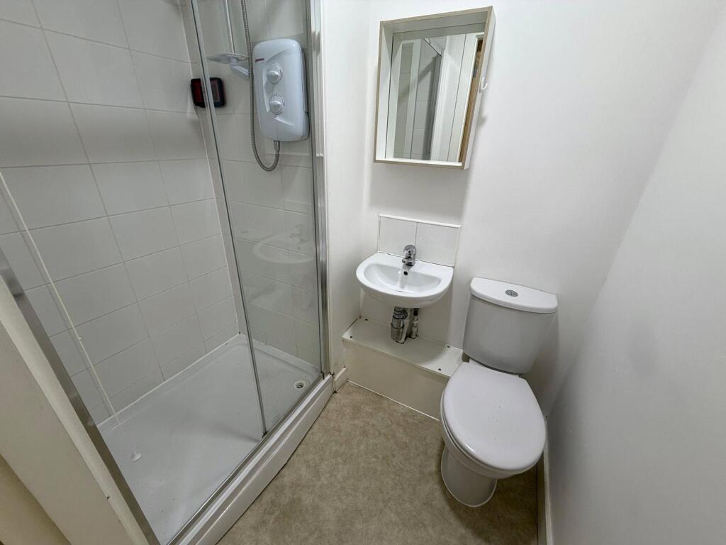 Apartment in Stoke-on-Trent - More