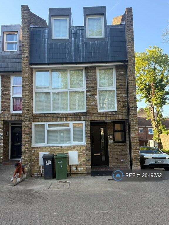 Main image of property: Yeoman Close, London, SE27