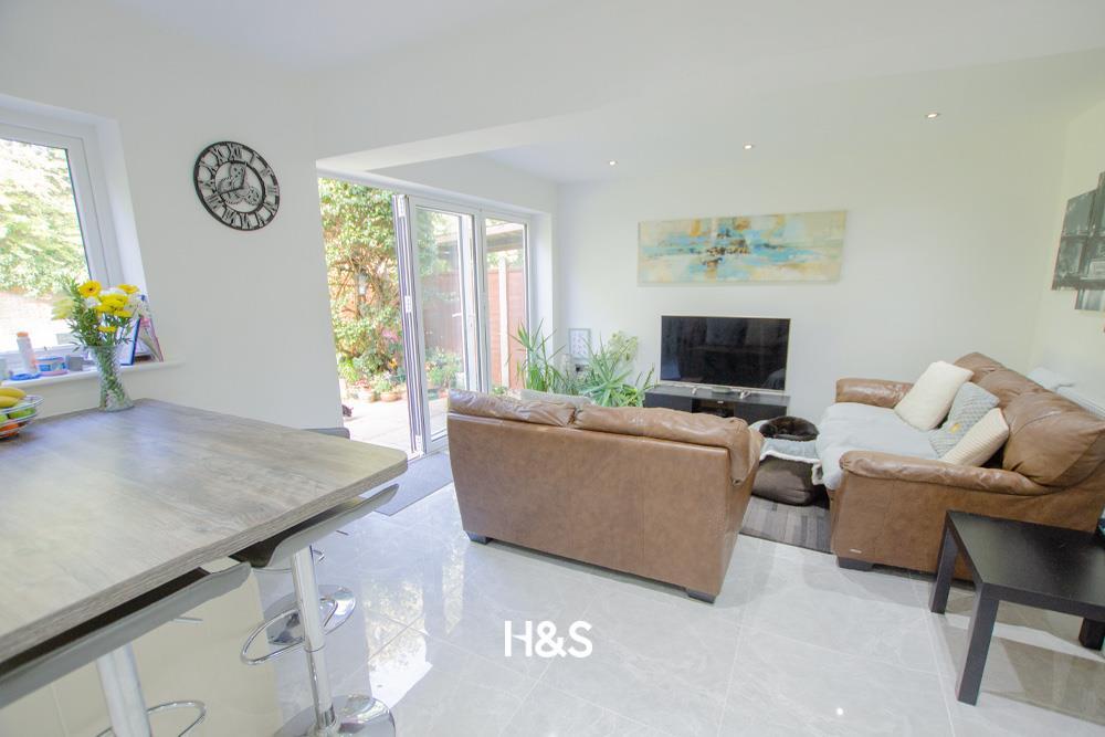 Trustin Crescent, Solihull photo 2