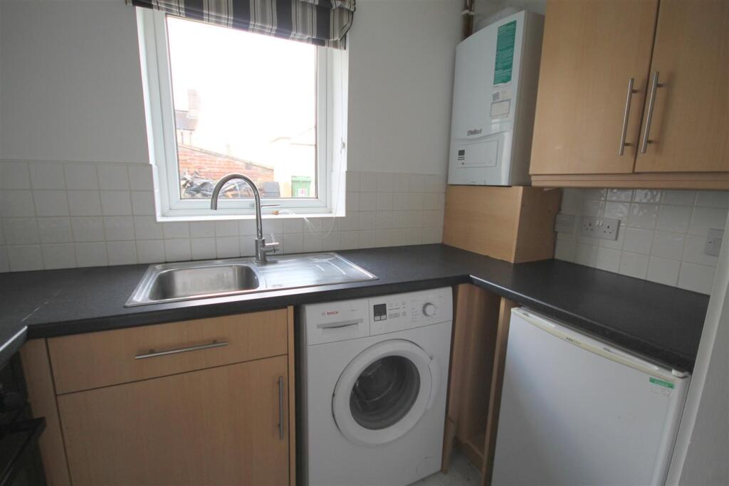 Apartment in Bristol, St George - View 5