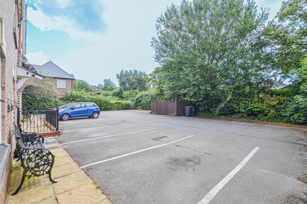 Apartment in Warrington - More