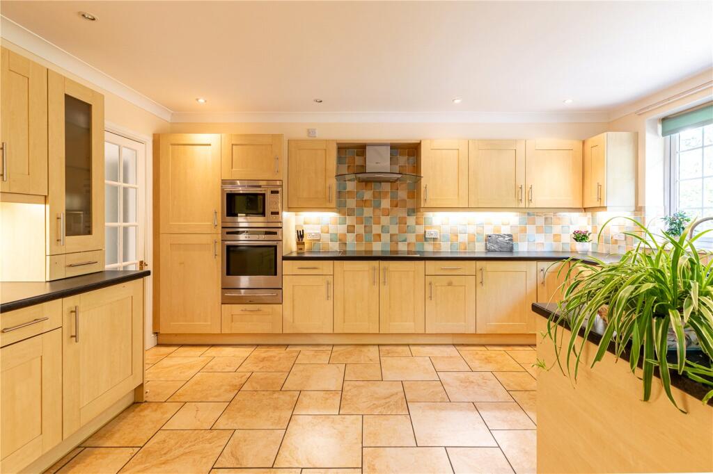 Bishops Green, Newbury, Berkshire, RG20 photo 3
