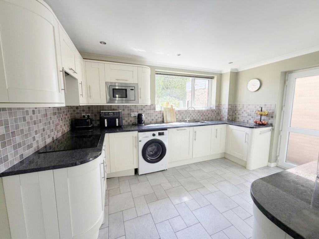 Fountains Road, Bedford, MK41 photo 4