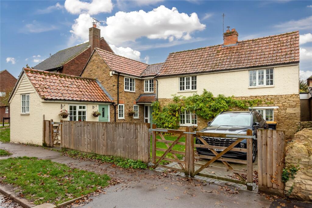 3-bed detached on The Moor, Carlton, Bedford, Bedfordshire, MK43, £550,000