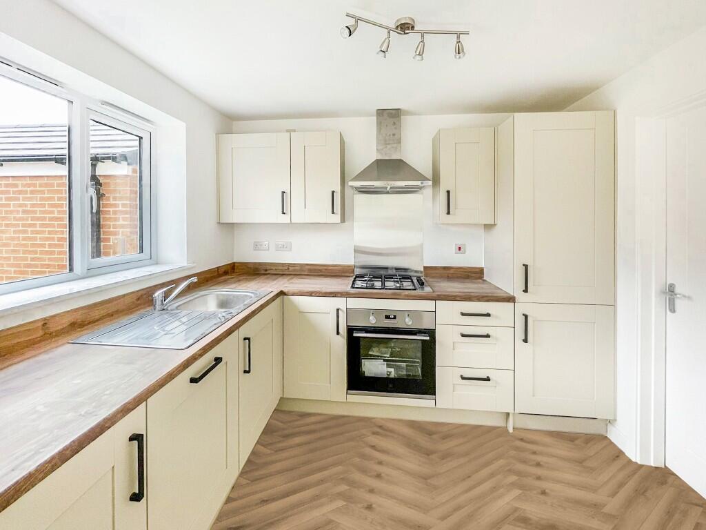 Celadon Avenue, Wakefield, West Yorkshire, WF1 photo 2