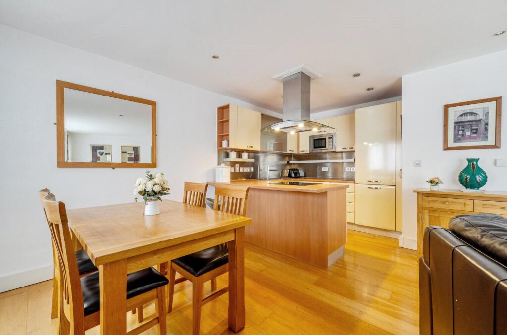 Apartment in Guildford, Surrey - View 5