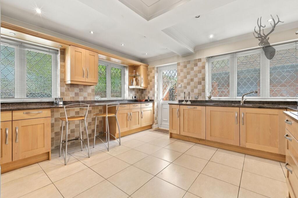 House in Epping Forest, Chigwell - View 5
