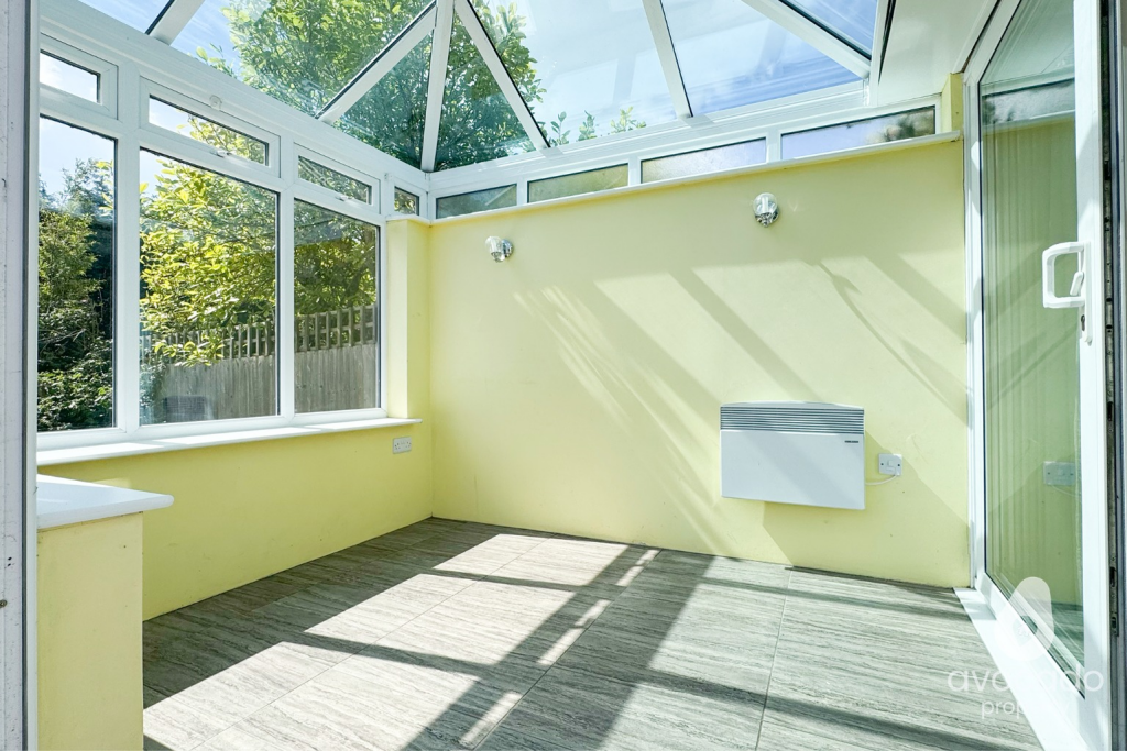 Longcroft Road, Thatcham - View 5