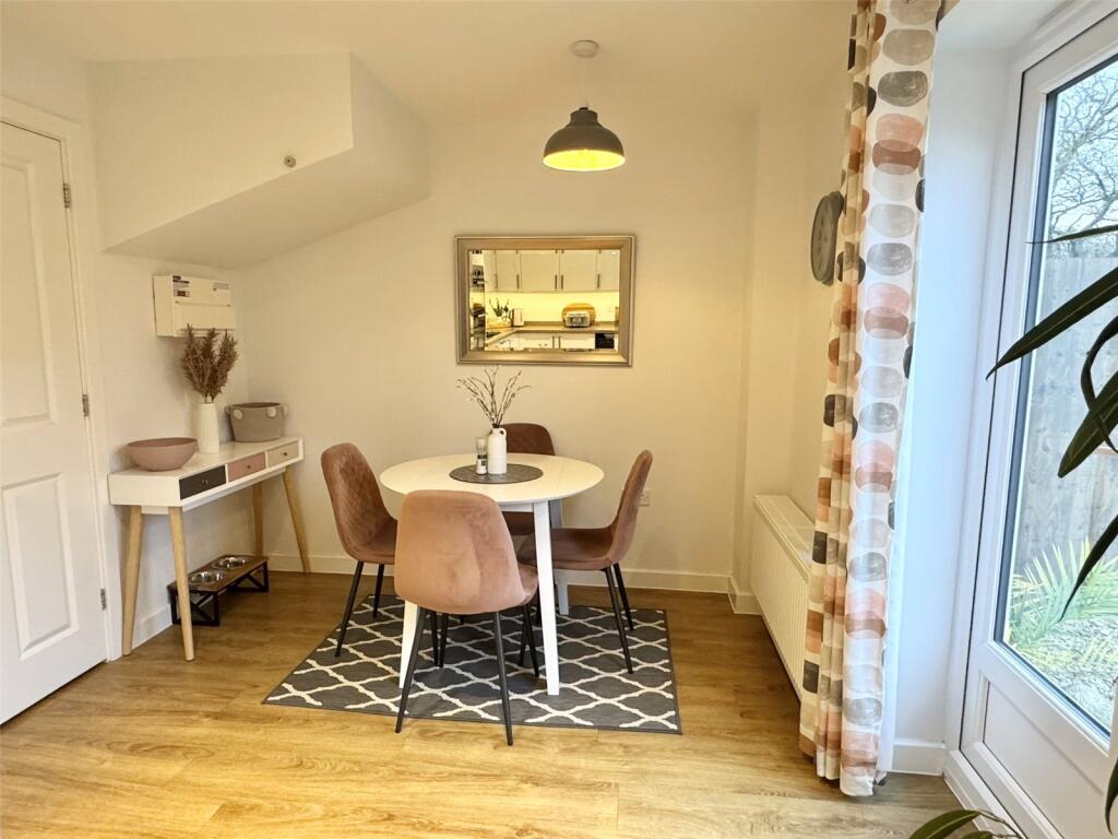Fisher Court, Chard, Somerset, TA20 photo 3