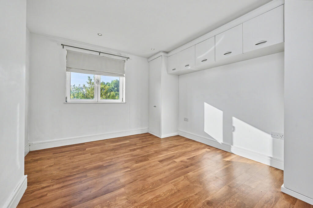 Apartment in East Hertfordshire, Bishop's Stortford - More