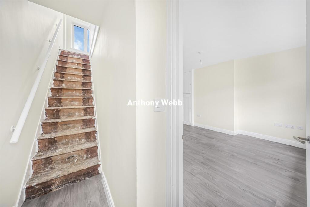 Barclay Road, Edmonton, N18 photo 4