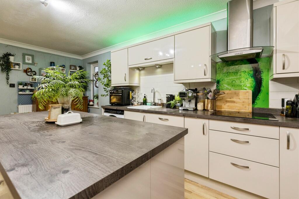 House in Horsham, North Horsham - More