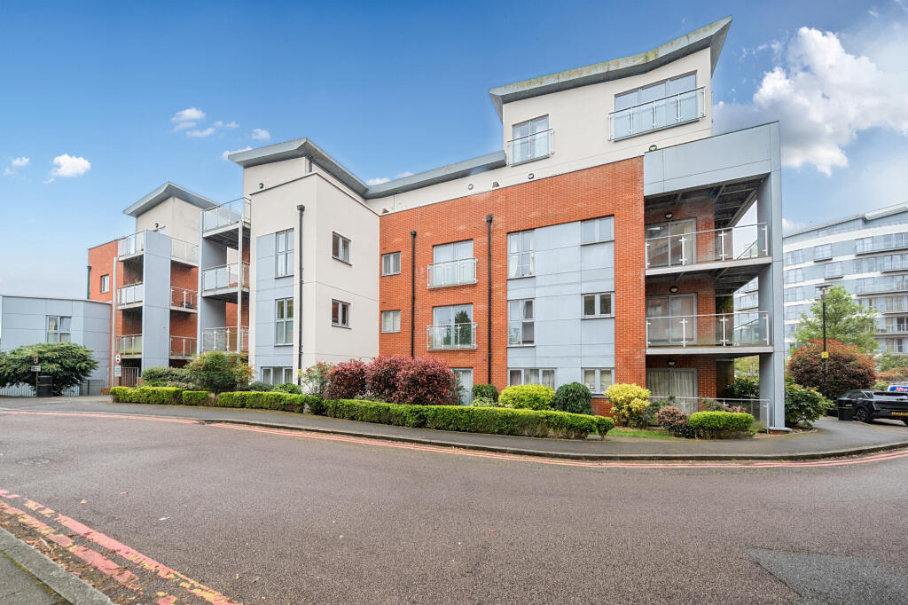 Main image of property: Charrington Place, St. Albans, AL1