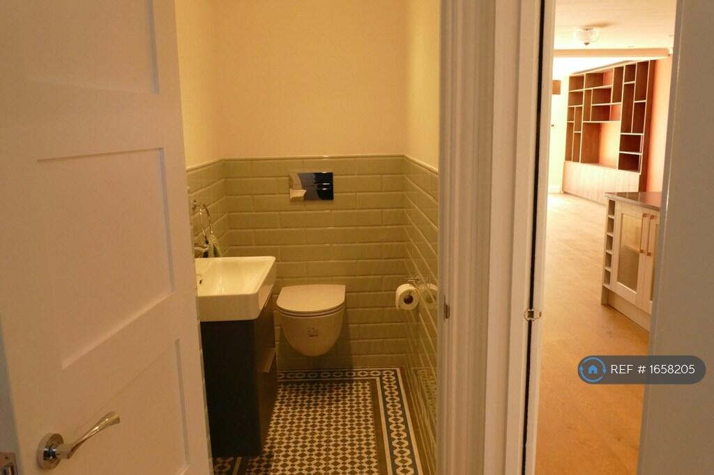 2 bedroom maisonette for rent