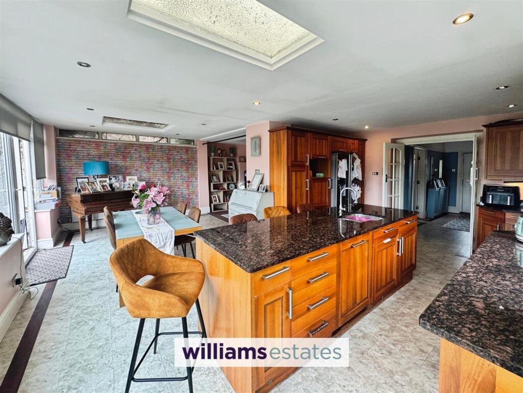 Bryntirion Drive, Prestatyn, LL19 photo 2