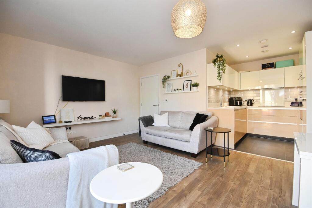 Apartment in London, Harold Wood - More