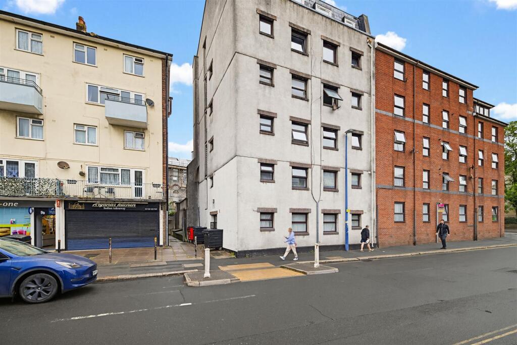 Apartment in Plymouth