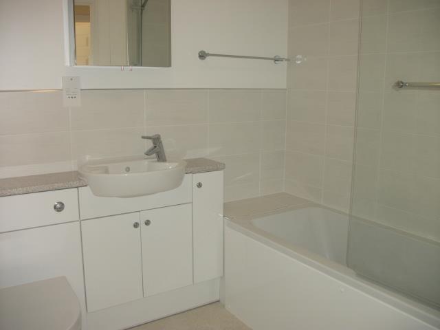 Apartment in Kingston upon Thames - View 3