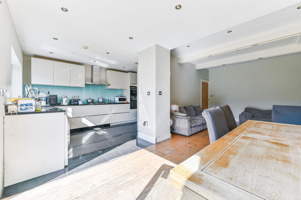 House in London - View 5