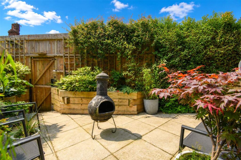House in Wirral, Liverpool City Region - View 4