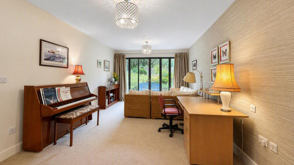 Apartment in Gloucester - View 5