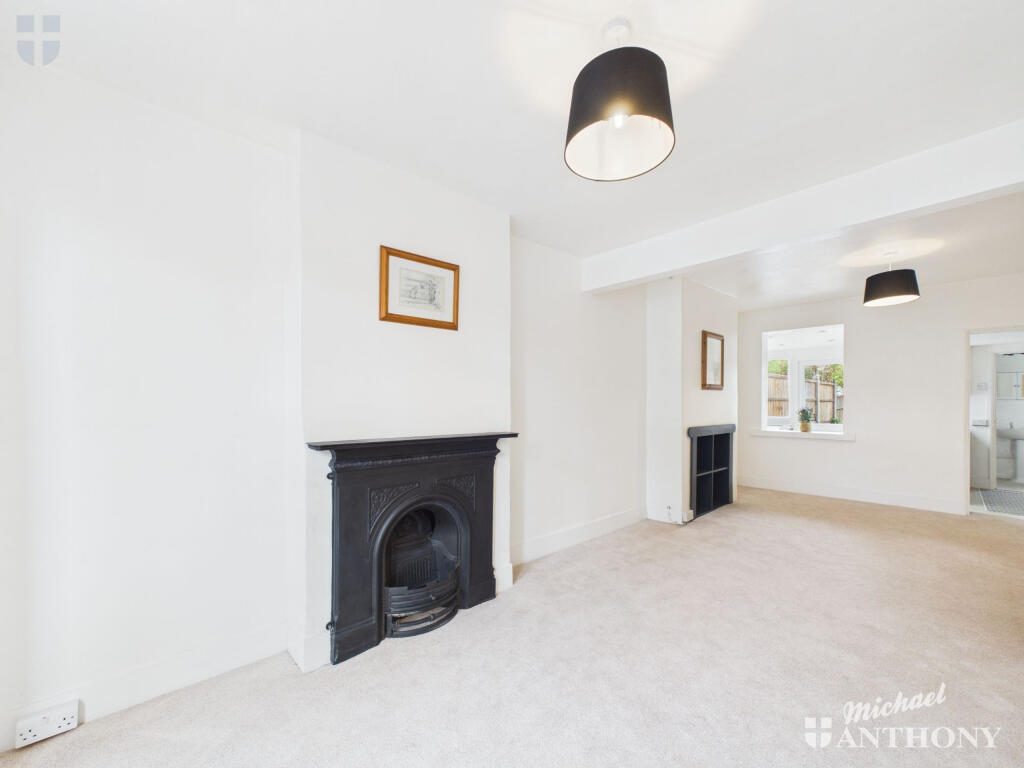 House in Aylesbury, Buckinghamshire - View 2