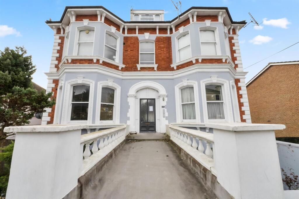 Main image of property: 62 Woodbury Park Road, TUNBRIDGE WELLS