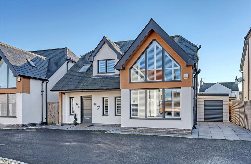 Main image of property: Red Lion Court, Great Wakering, Essex, SS3