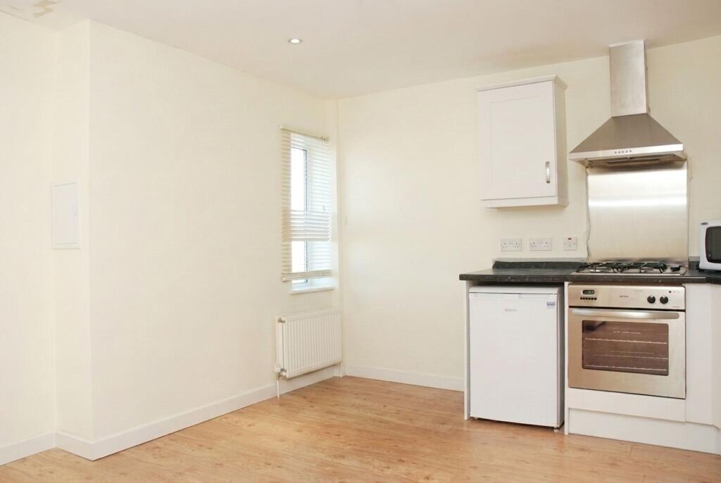 Apartment in Harrow - View 4