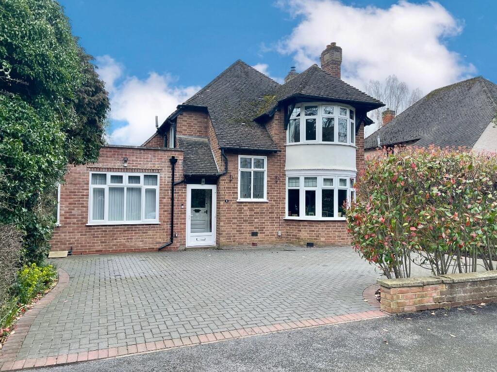 4-bed detached on Warwick Crescent, Stratford-Upon-Avon, Warwickshire, CV37, £750,000