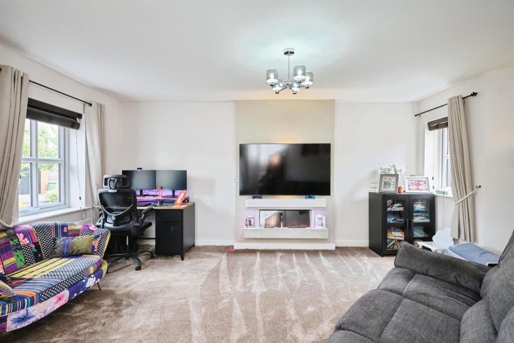 House in Tamworth, Staffordshire - View 2