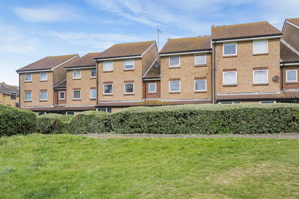 2 Lake Drive, Peacehaven photo 3