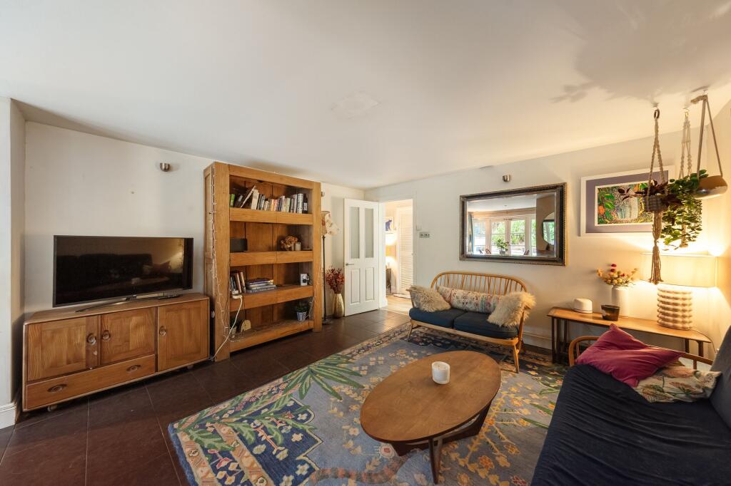 Apartment in London - View 2