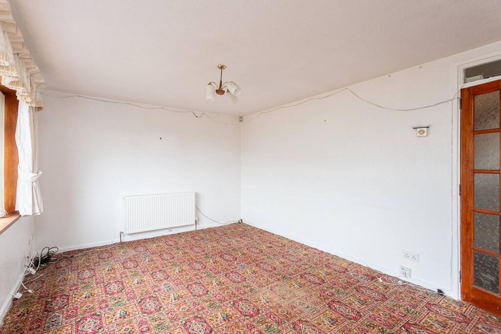 29 Bruce Crescent, Perth, PH1 2NZ photo 3