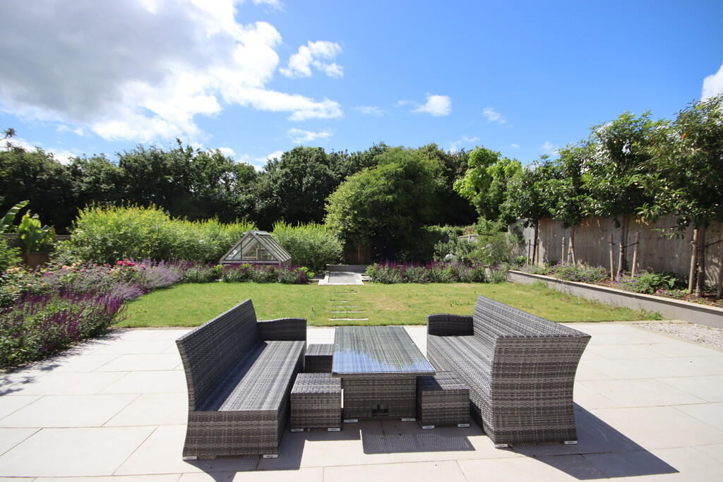 The Cedars, Billingshurst photo 2