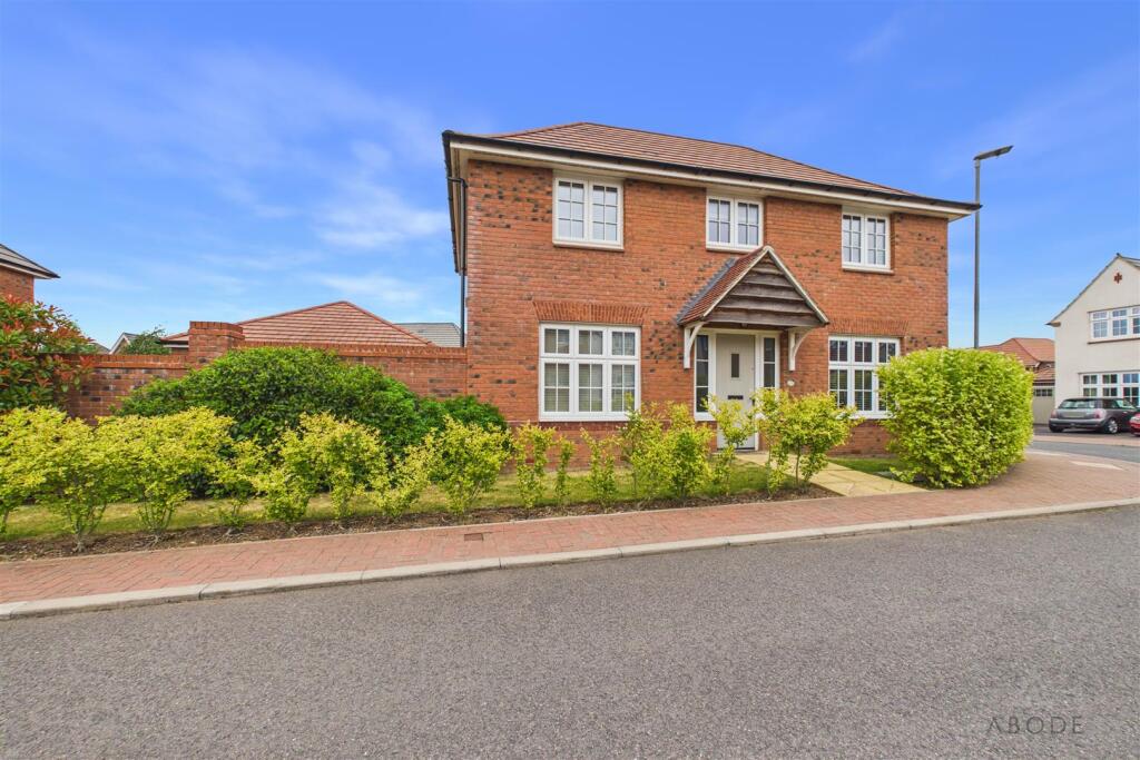 3-bed detached on Handley Place, Castle Donington, DE74 2SE, £360,000
