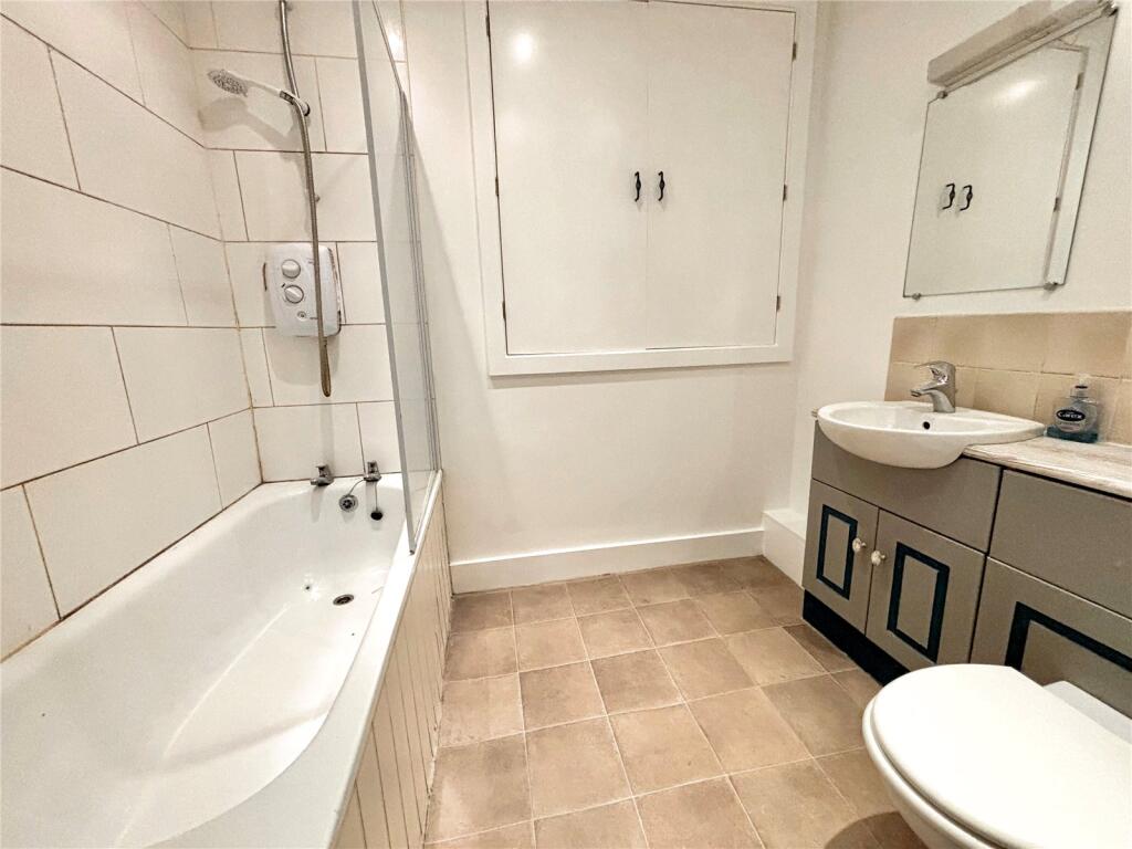 Apartment in Guildford - More