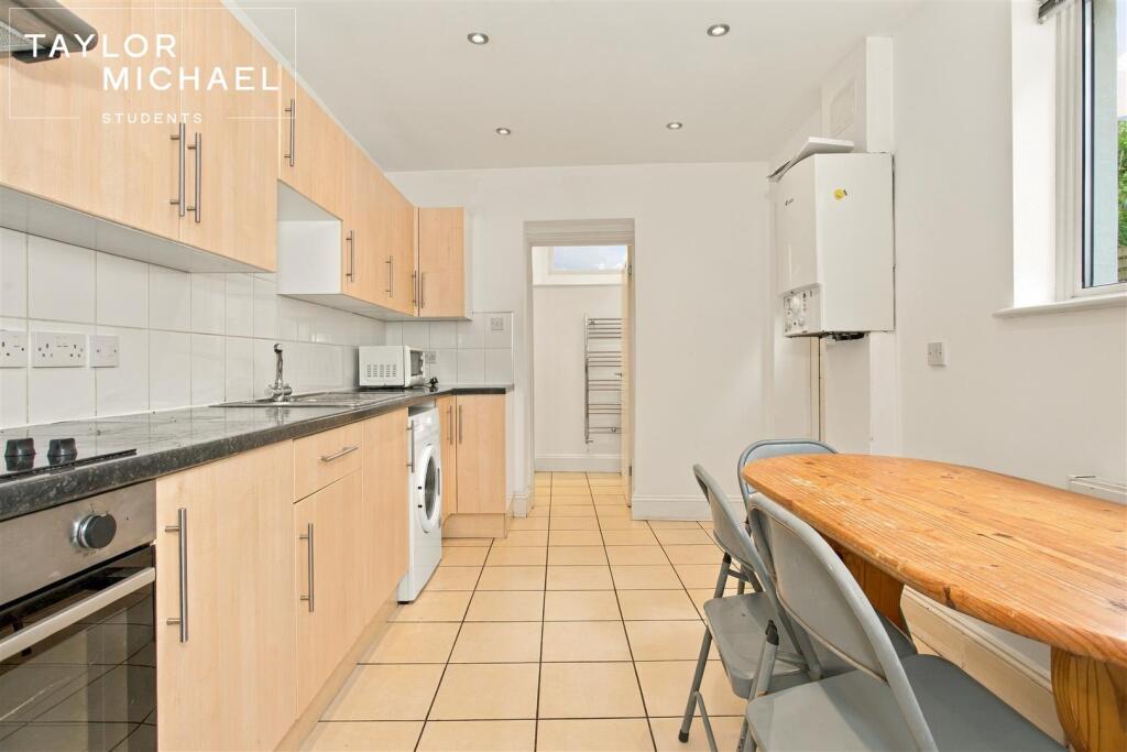 6 bedroom terraced house for rent