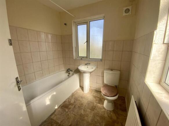 120 High Street Bathroom.jpeg
