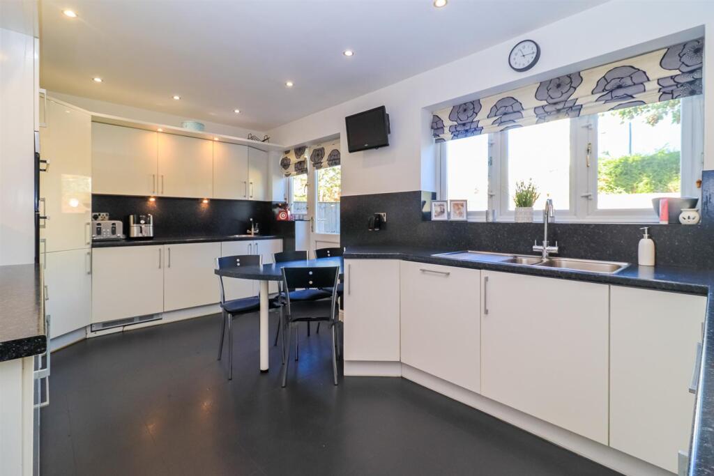House in Kirklees, Chidswell, Chickenley - View 3