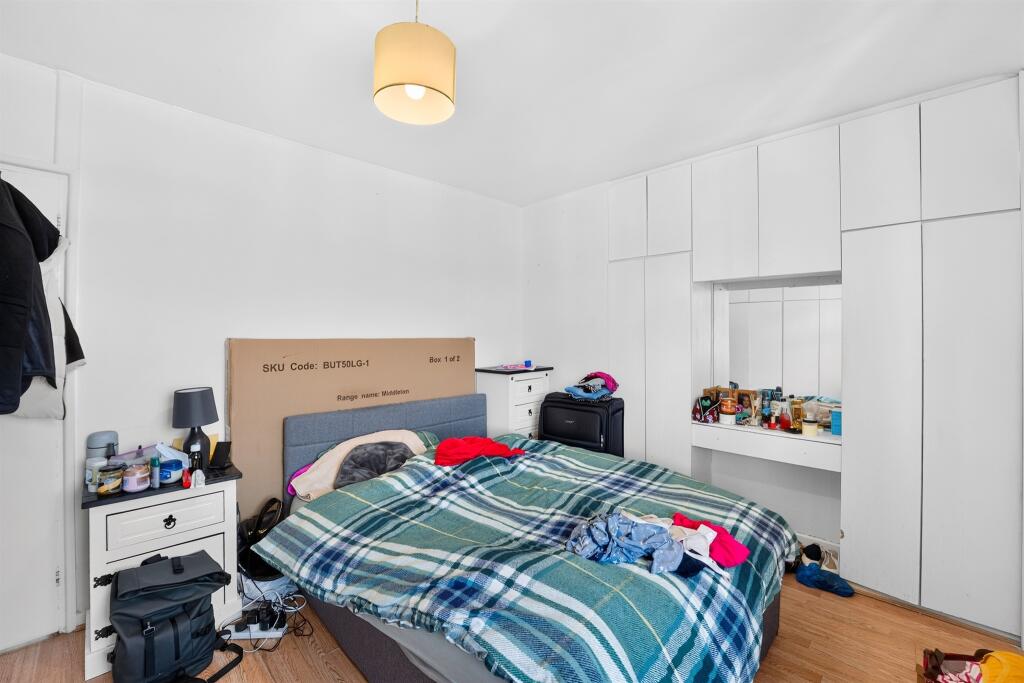House in London, Morden - More
