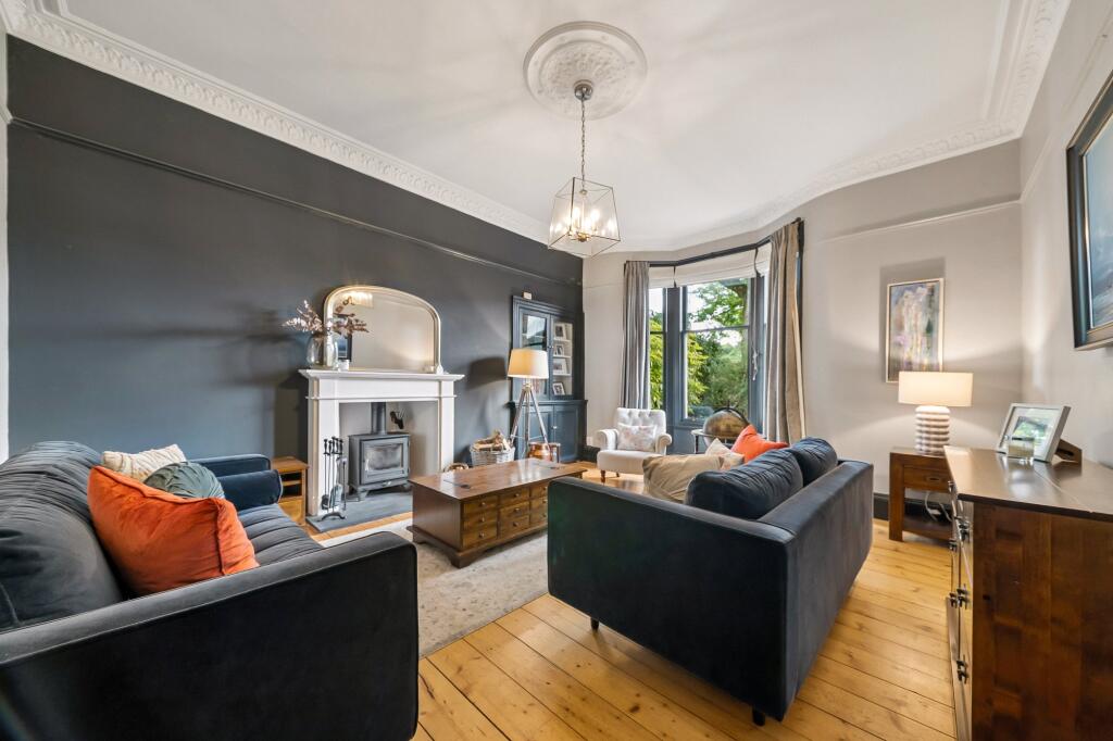 House in Glasgow, Scotstounhill, Scotstoun - More