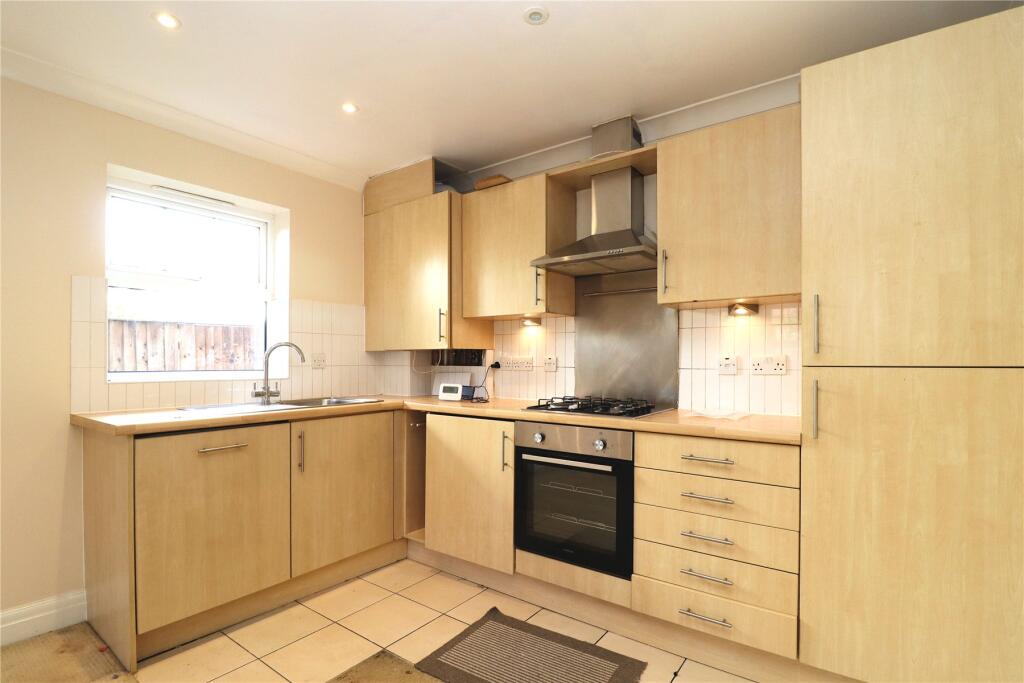 Apartment in Woking, Surrey - View 2