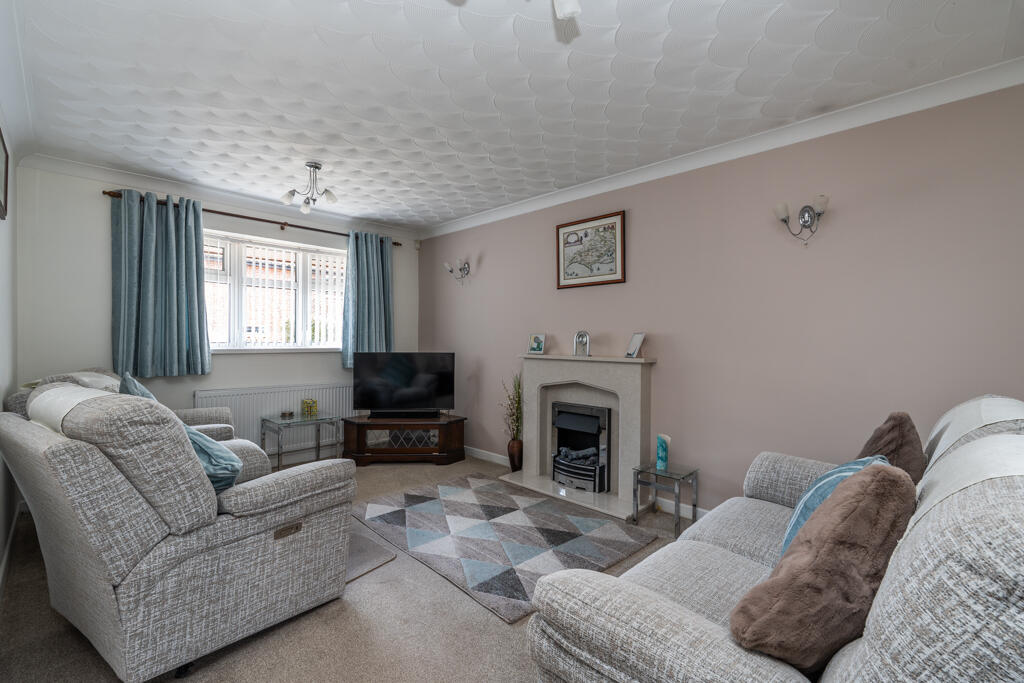 House in Eastleigh, Old Netley, Bursledon - View 4