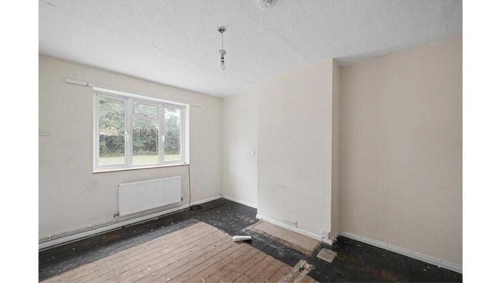 31 Talbot Close, Newbury, Berkshire, RG14 - View 2