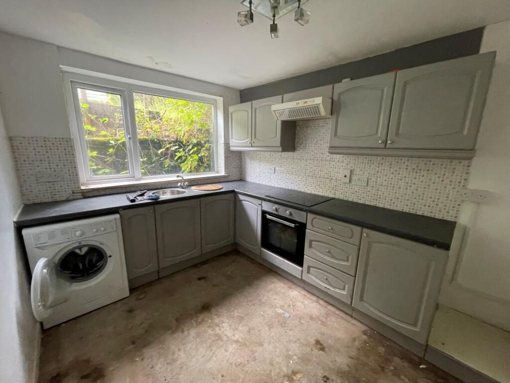 2 Cynwal Terrace, Upper Cwmtwrch, Swansea, Powys, SA9 2UP photo 5