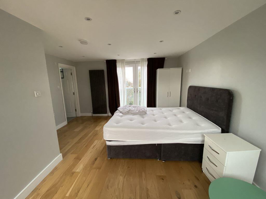 House in Croydon - View 4